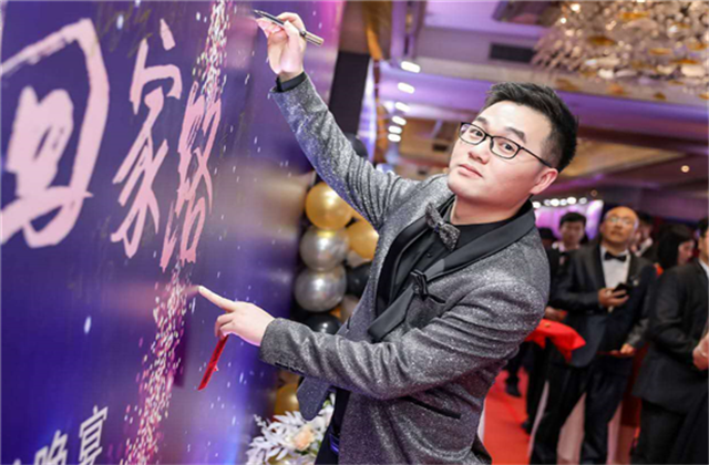 【高光“疫”事】勇敢逆行的特殊“网约车”——9001DCC金沙90后，用信念打通生命运输线