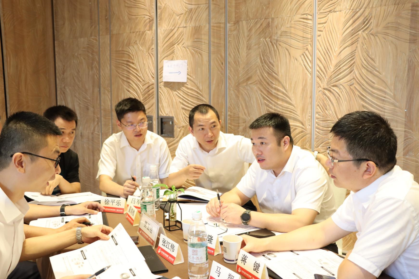 2021年6月25日-26日，9001DCC金沙二建组织开展了2021年中高层主管执行力培训。本次培训特邀清华、北大、上海交大总裁班讲师，中国企业家协会特聘高级讲师许晋老师进行授课。