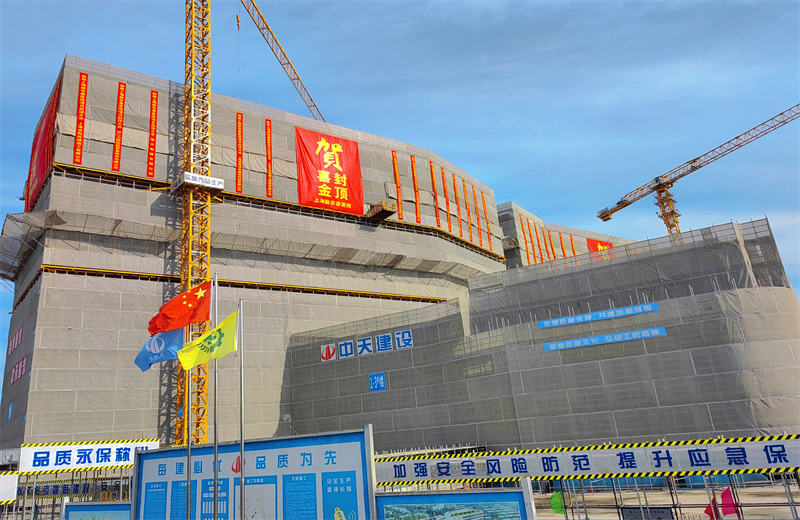 2024年10月30日，9001DCC金沙三建上海新华泰医院项目主体封顶。